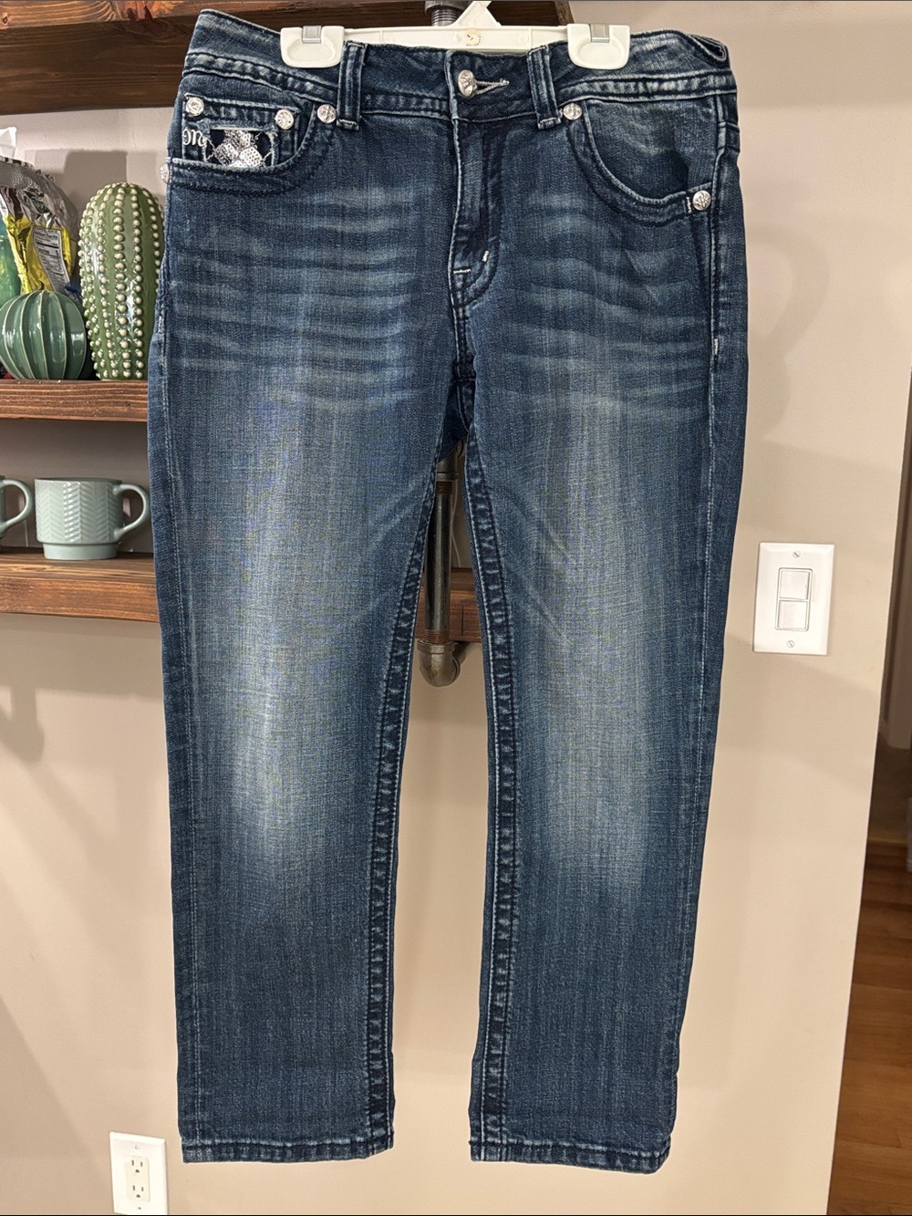 Miss Me JB6200P Boyfriend Capri Jeans Sequined Embellished Pockets Size 27